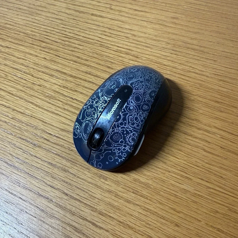 Microsoft Wireless Mobile Mouse 4000 Model 1383 USB 4-way Scroll Wheel NO DONGLE